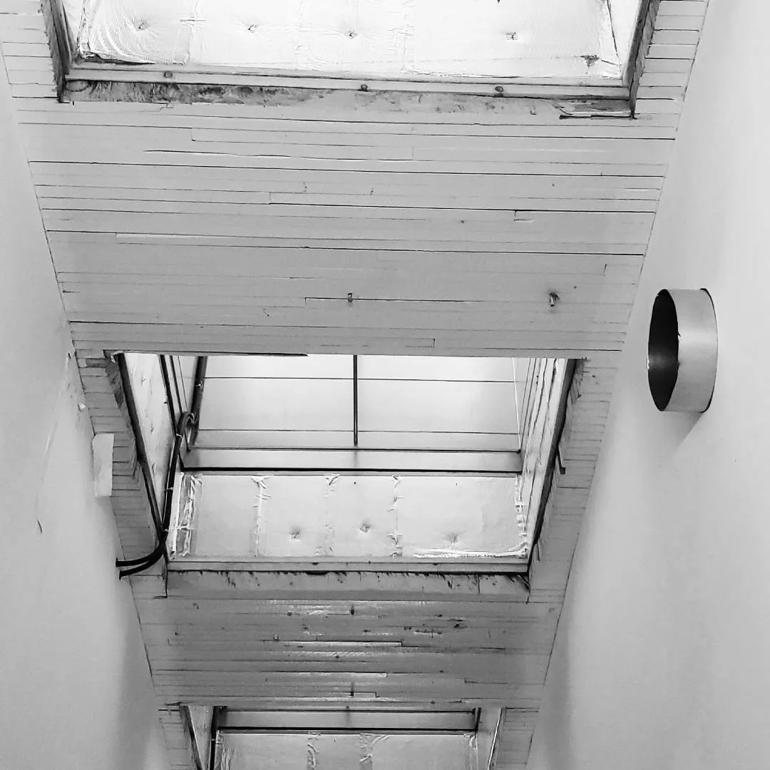 Insulated ceiling air ducts