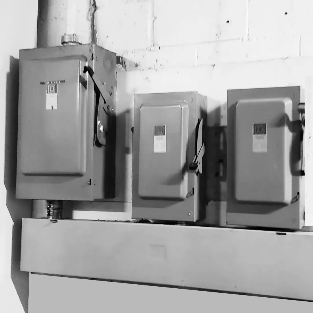 Heavy-duty disconnect switches